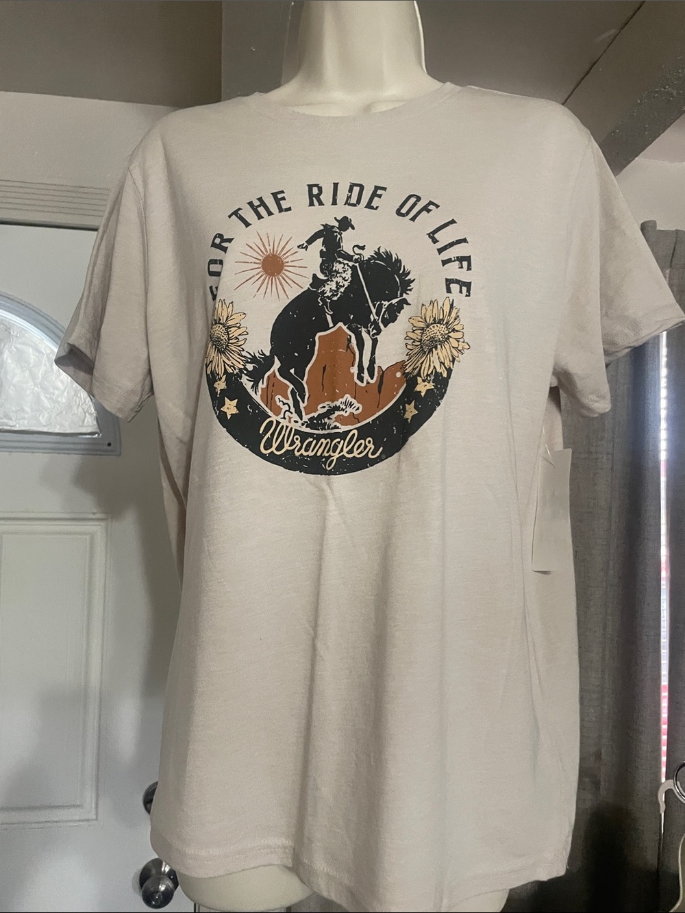 Wrangler Beige Graphic Tee with Black and Brown Rodeo Print - Picture 4 of 4